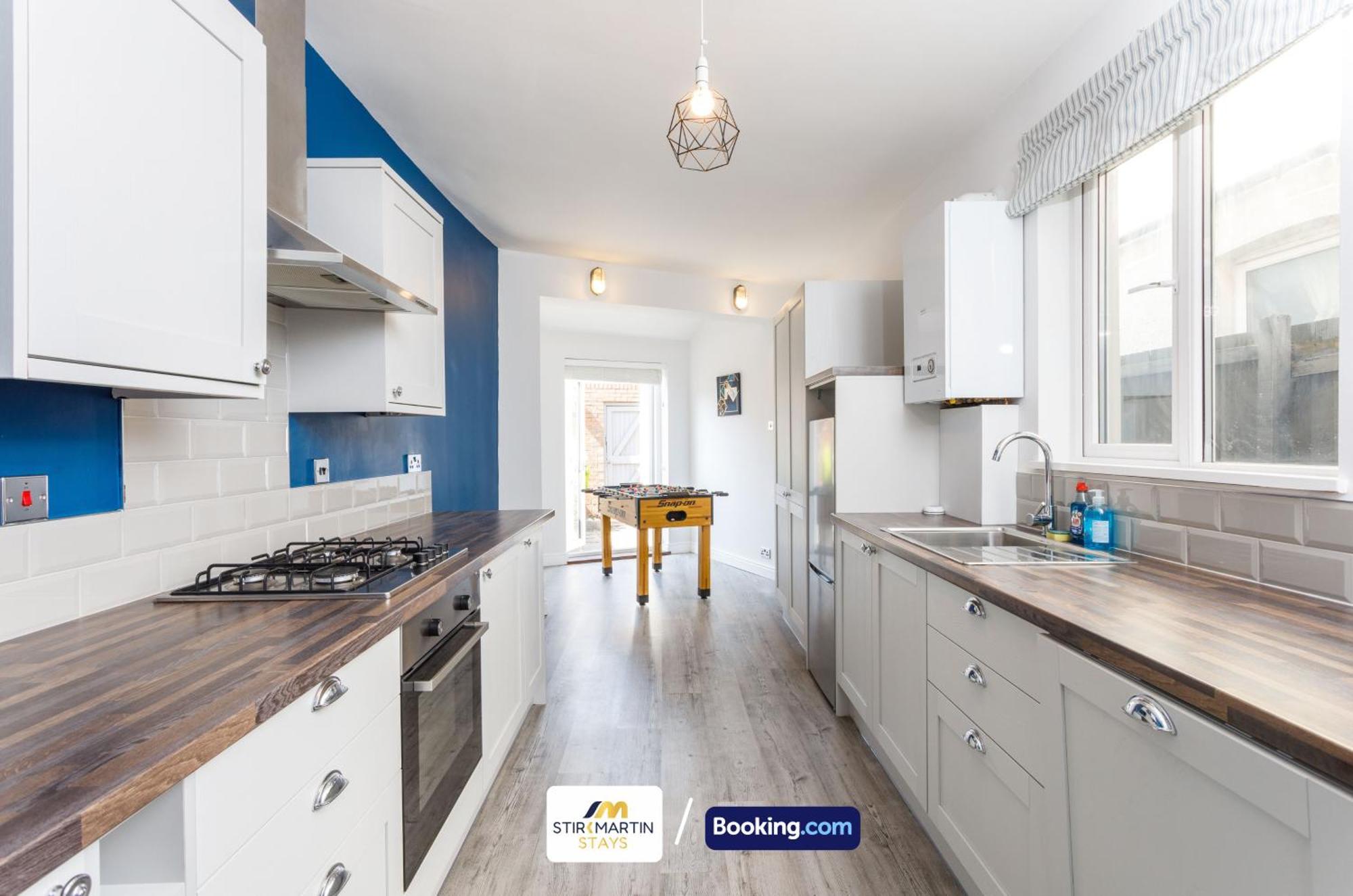 Comfy 3Bed House By Stirkmartin Stays Short Lets & Serviced Accommodation Cardiff With Free Parking & 8Mins To City Centre Exterior photo