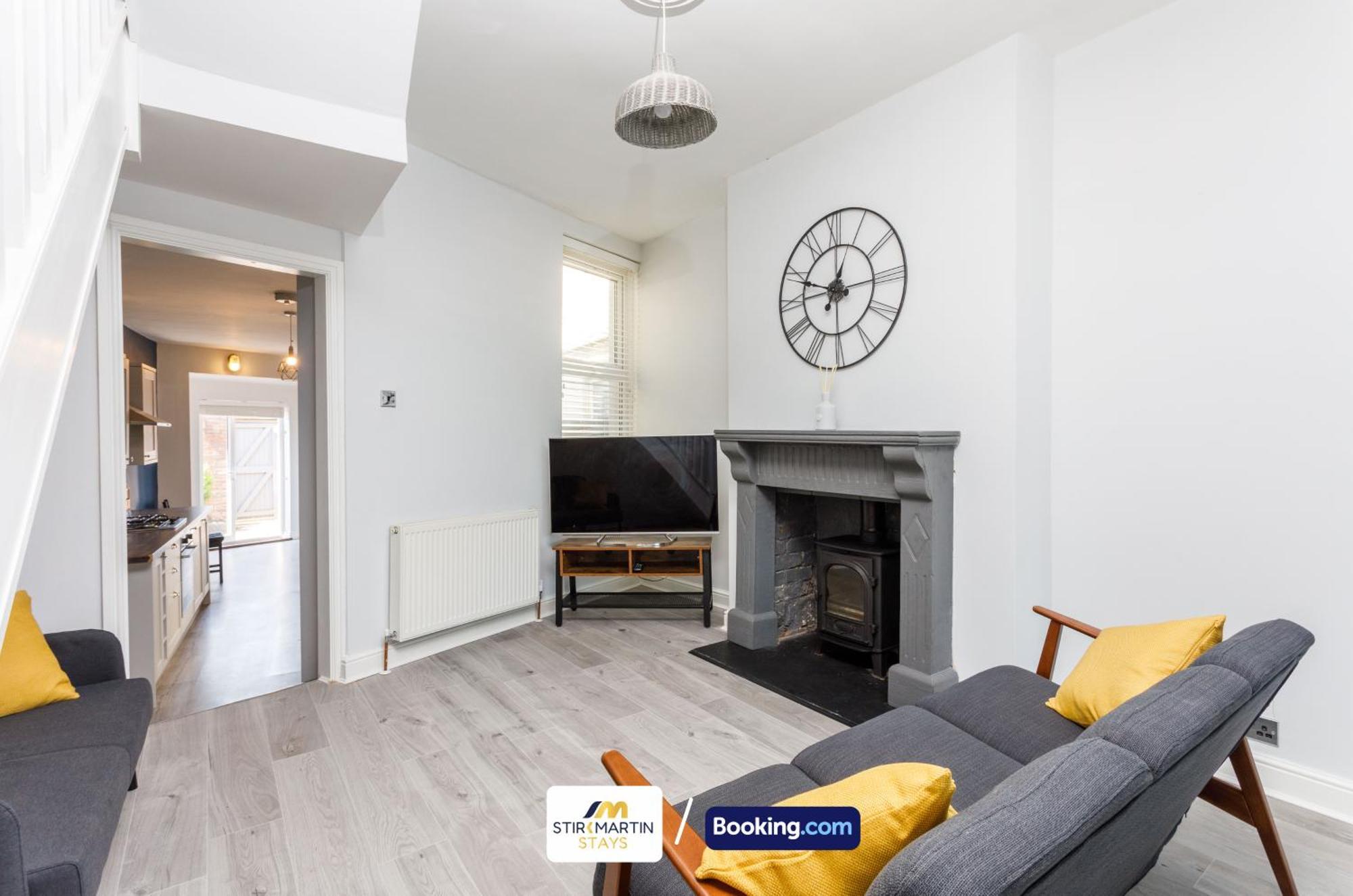 Comfy 3Bed House By Stirkmartin Stays Short Lets & Serviced Accommodation Cardiff With Free Parking & 8Mins To City Centre Exterior photo