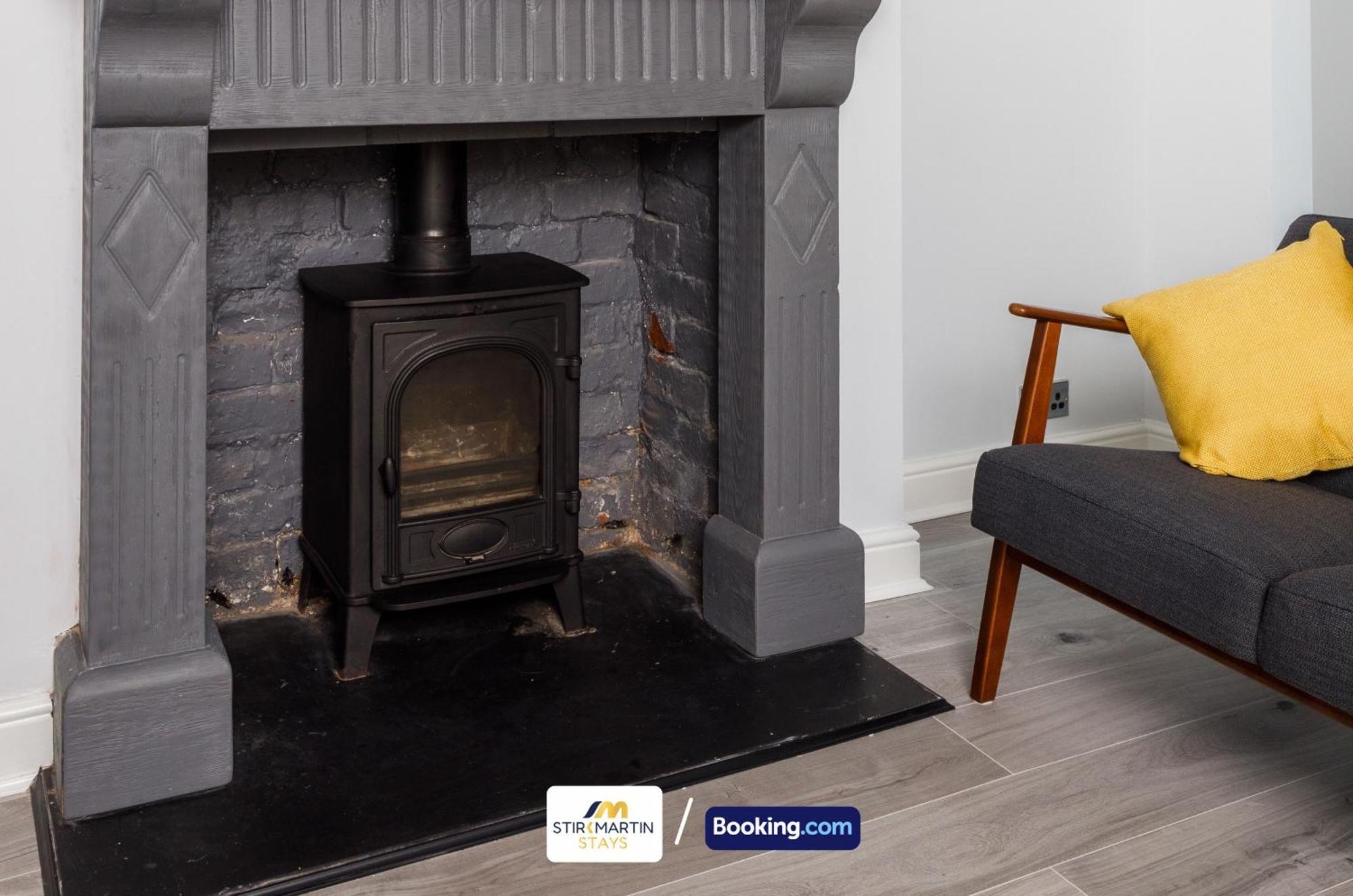 Comfy 3Bed House By Stirkmartin Stays Short Lets & Serviced Accommodation Cardiff With Free Parking & 8Mins To City Centre Exterior photo