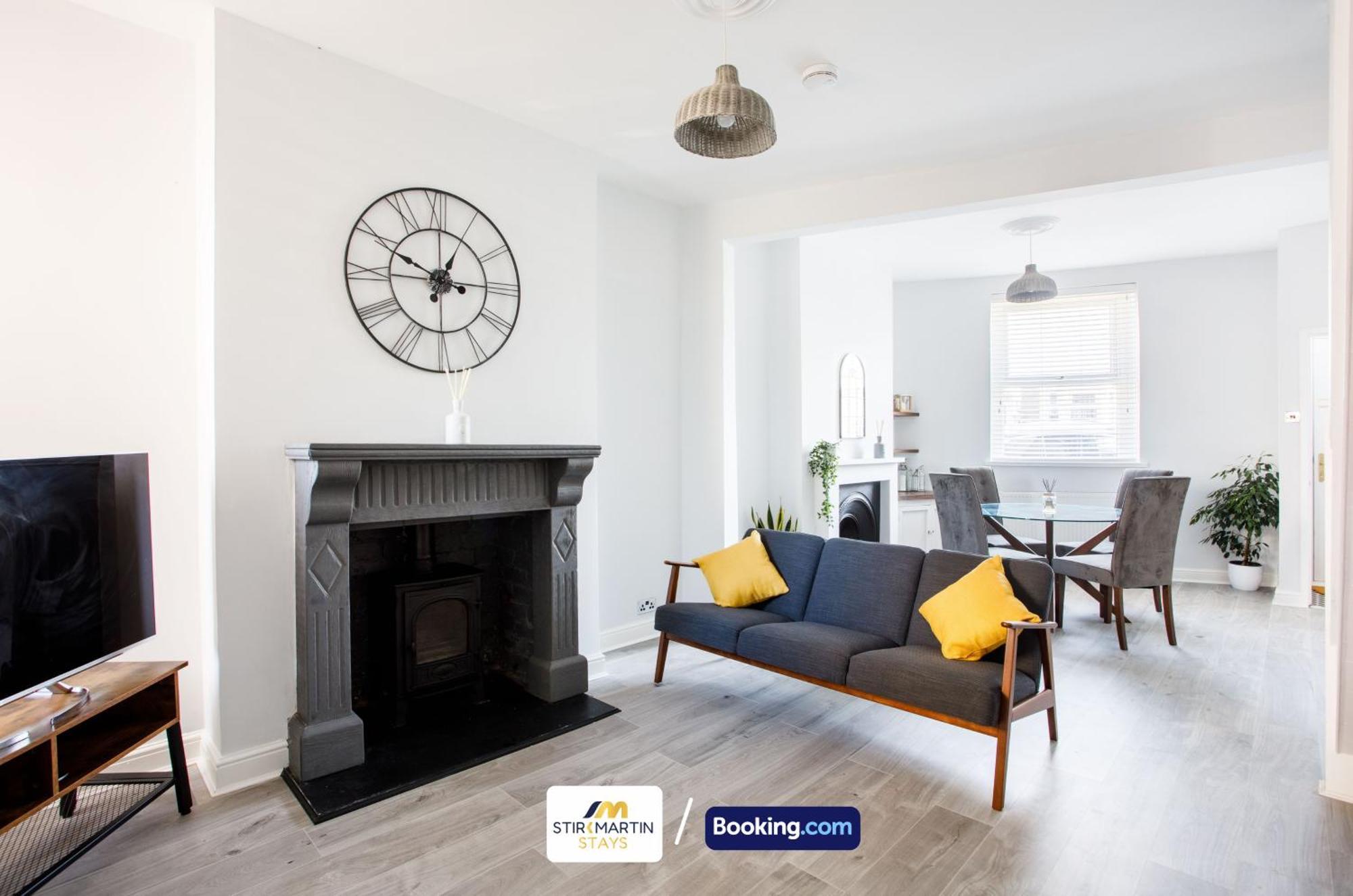 Comfy 3Bed House By Stirkmartin Stays Short Lets & Serviced Accommodation Cardiff With Free Parking & 8Mins To City Centre Exterior photo