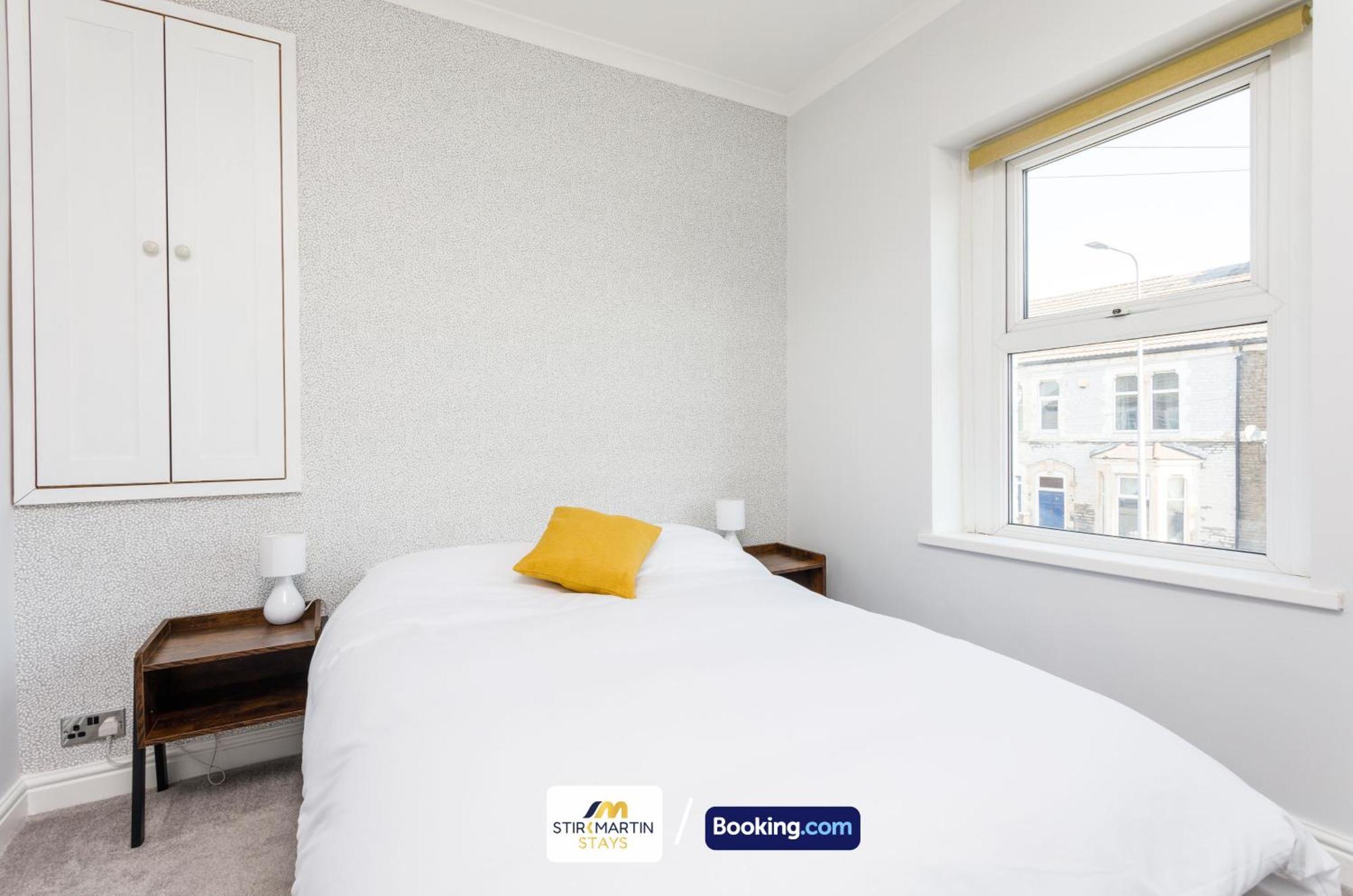 Comfy 3Bed House By Stirkmartin Stays Short Lets & Serviced Accommodation Cardiff With Free Parking & 8Mins To City Centre Exterior photo