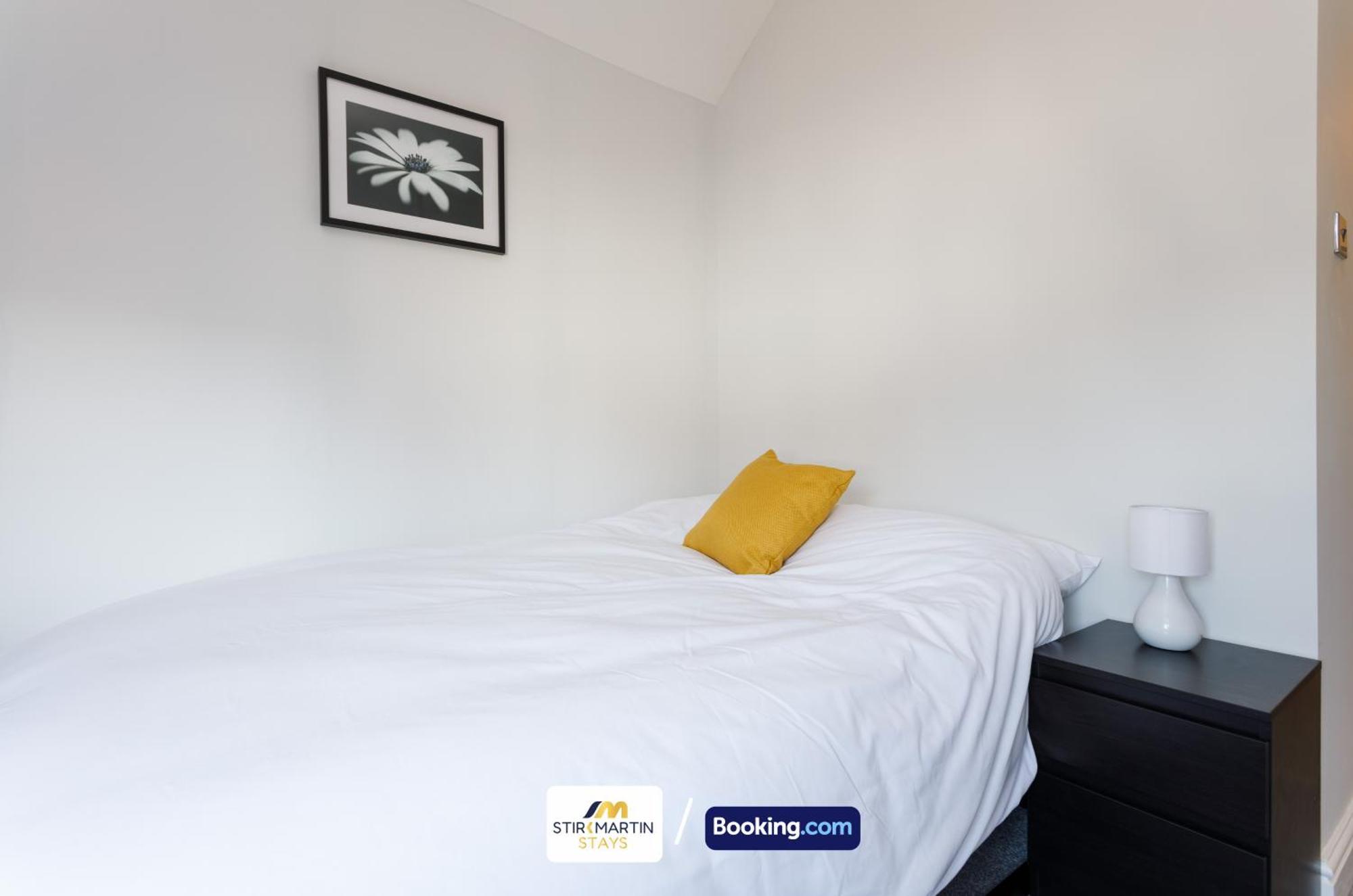 Comfy 3Bed House By Stirkmartin Stays Short Lets & Serviced Accommodation Cardiff With Free Parking & 8Mins To City Centre Exterior photo